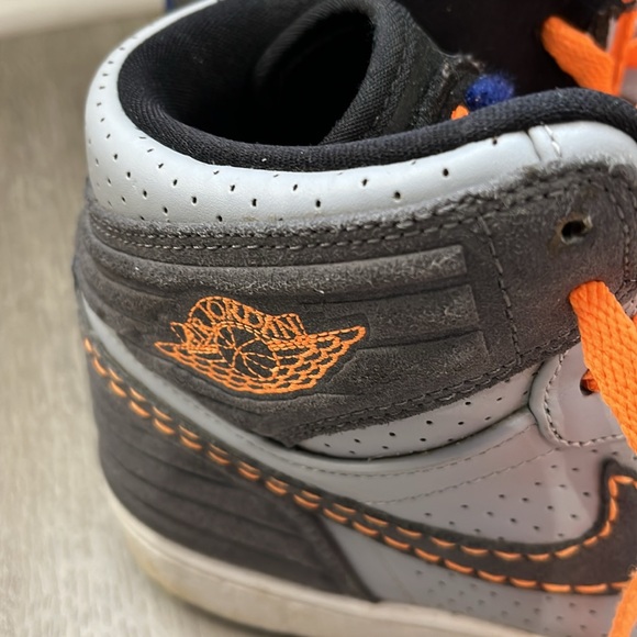 Jordan 1 Retro
93 Wolf Grey Orange - Picture 3 of 7